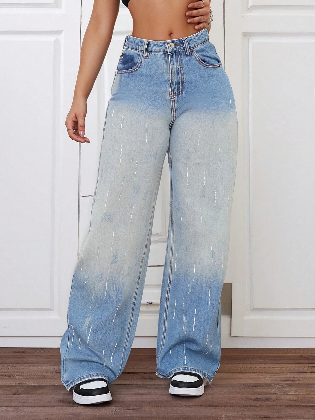 Women's straight jeans, loose casual fit, back pockets with color blocking design, slash pockets, machine washable